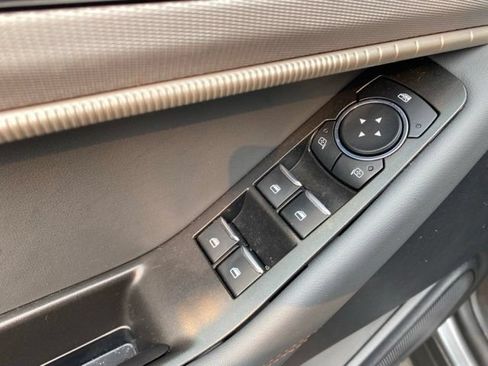 Used 2025 Ford Explorer Active AWD/4WD image 24