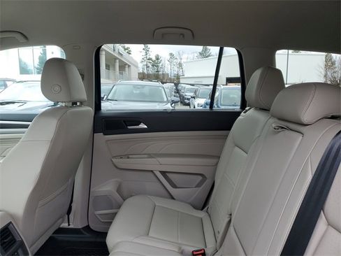 Certified 2023 Volkswagen Atlas SE image 10