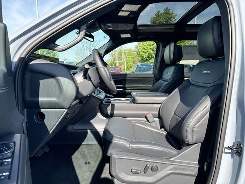 New 2026 Ford Expedition Max Platinum AWD/4WD image 21