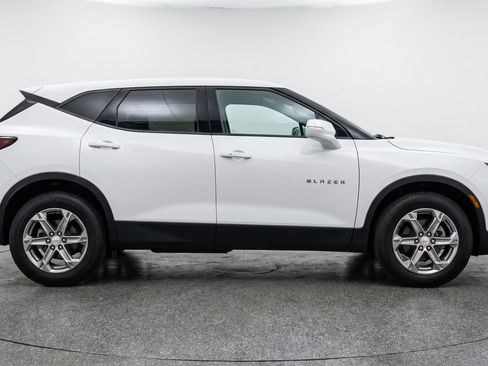 Used 2025 Chevrolet Blazer LT FWD image 11