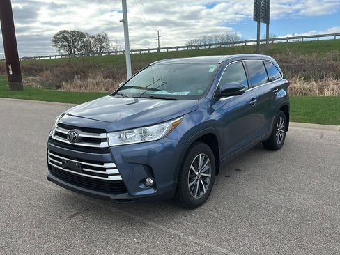 Used 2017 Toyota Highlander XLE image 7