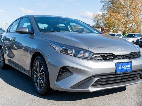 Used 2023 Kia Forte LXS image 4