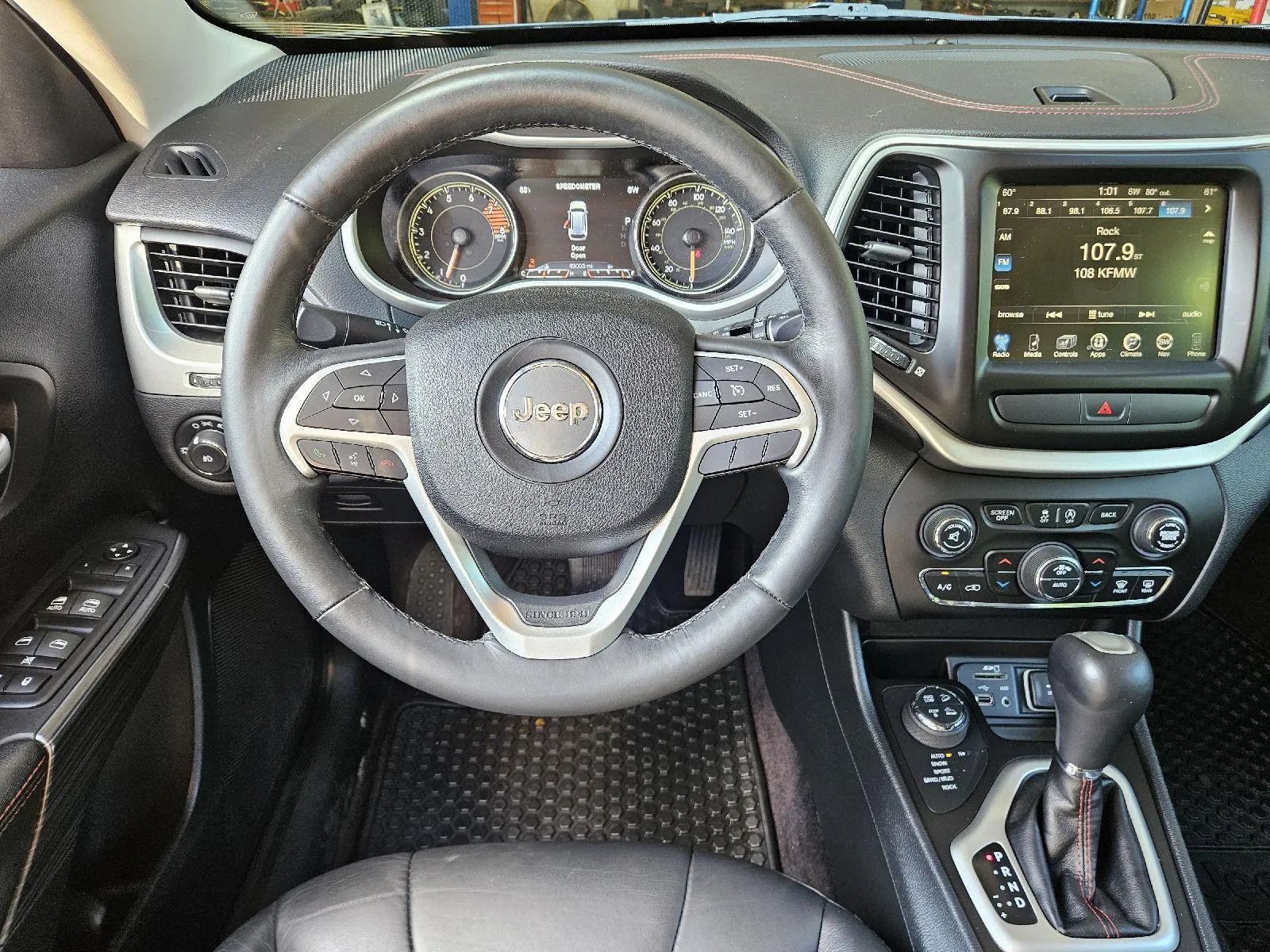 Used 2016 Jeep Cherokee Trailhawk w/ Comfort/Convenience Group AWD/4WD image 14