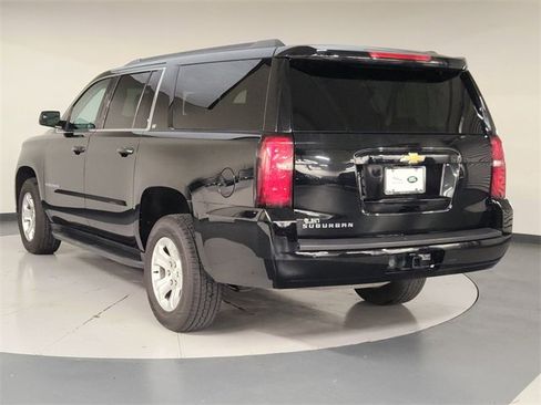 Used 2018 Chevrolet Suburban LT image 6