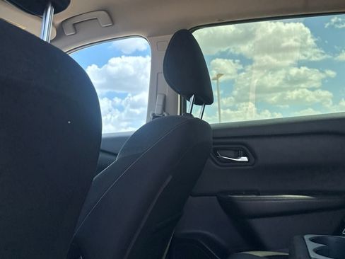 Used 2025 Nissan Rogue SV FWD image 37