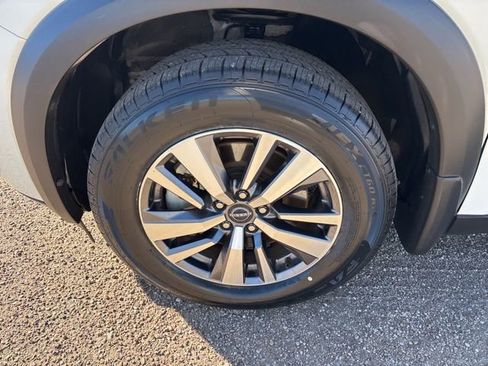 Used 2023 Nissan Pathfinder SL w/ Black Appearance Package image 23