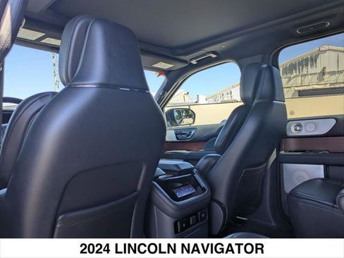 Used 2024 Lincoln Navigator Reserve image 25