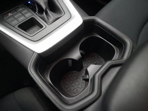 Used 2020 Toyota RAV4 LE image 16