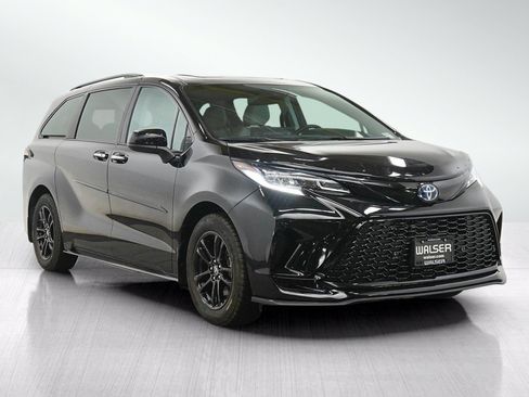 Used 2025 Toyota Sienna XSE AWD/4WD image 8