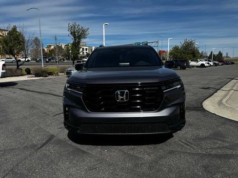 Used 2025 Honda Pilot Black Edition image 3