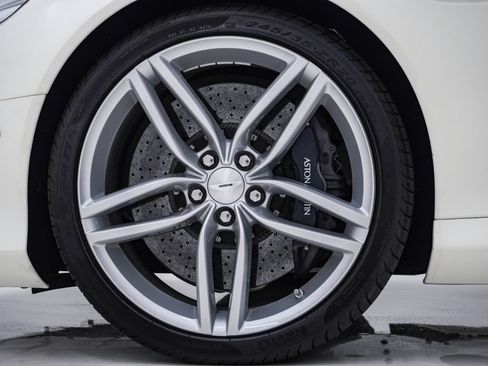Used 2016 Aston Martin DB9 GT RWD image 17
