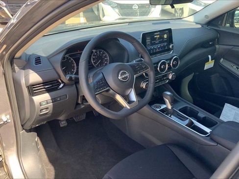 Certified 2025 Nissan Sentra SV image 8