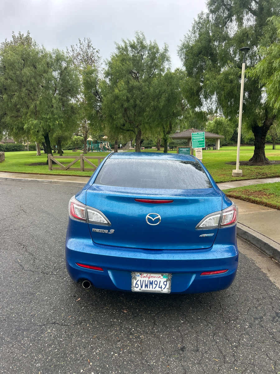 Used 2012 MAZDA MAZDA3 i Touring FWD image 2