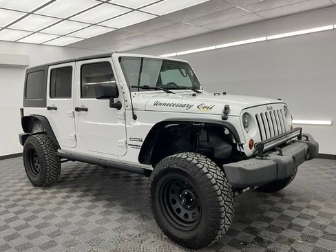 Used 2013 Jeep Wrangler Unlimited Sport image 3