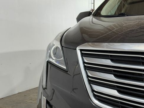 Used 2018 Cadillac XT5 Luxury w/ Driver Awareness Package FWD image 9