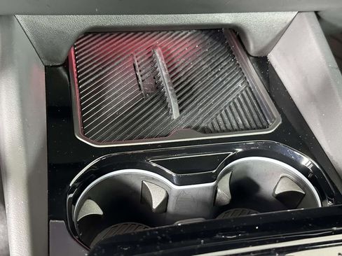 Used 2025 BMW 530i xDrive w/ Premium Package image 27