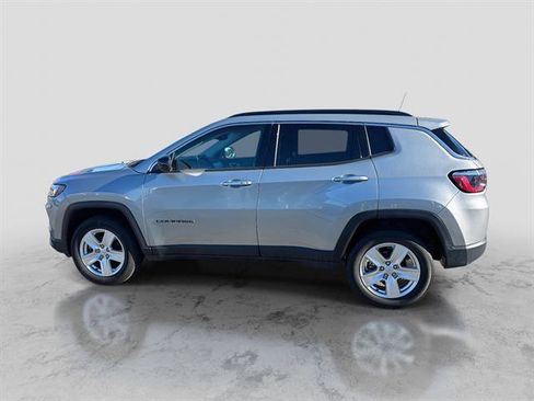 Used 2022 Jeep Compass Latitude image 2