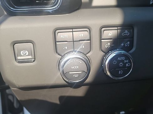 Used 2025 GMC Sierra 1500 AT4 w/ AT4 Premium Package AWD/4WD image 21