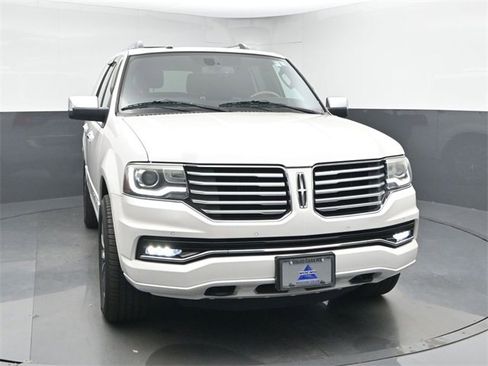 Used 2015 Lincoln Navigator Base image 2