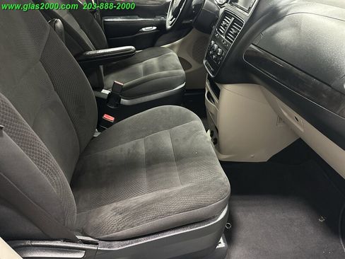 Used 2018 Dodge Grand Caravan SE w/ UConnect Hands-Free Group image 22