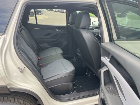 New 2026 Volkswagen Tiguan SE R-Line AWD/4WD image 18
