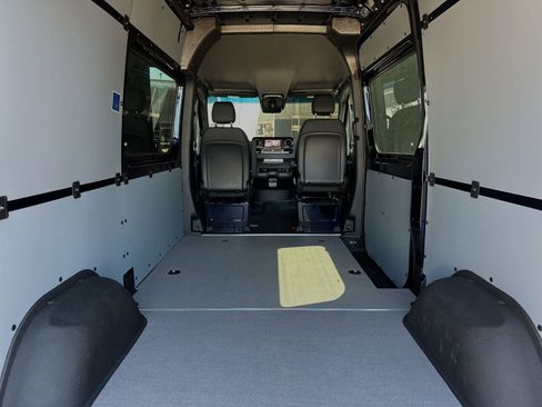 Used 2024 Mercedes-Benz Sprinter 144 Cargo image 15