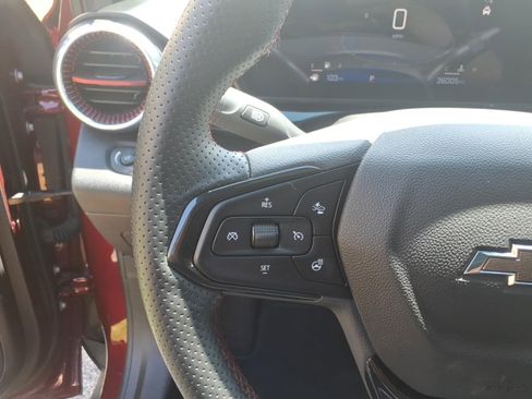 Used 2024 Chevrolet Trax RS w/ Sunroof Package FWD image 23