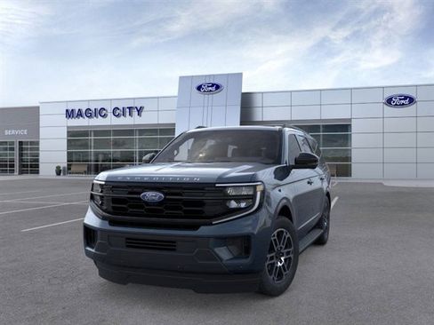 New 2025 Ford Expedition Active image 2