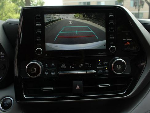 Used 2020 Toyota Highlander L AWD/4WD image 34