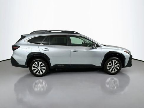 Used 2024 Subaru Outback Premium AWD/4WD image 9