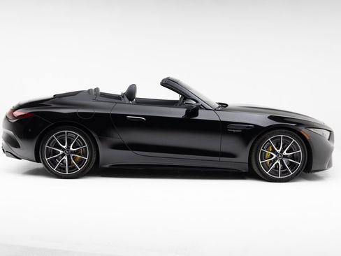 Used 2022 Mercedes-Benz SL 63 AMG 4MATIC w/ AMG Aerodynamic Package image 13