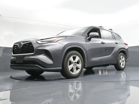 Used 2021 Toyota Highlander L image 22
