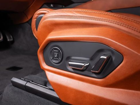 Used 2022 Lamborghini Urus AWD/4WD image 22