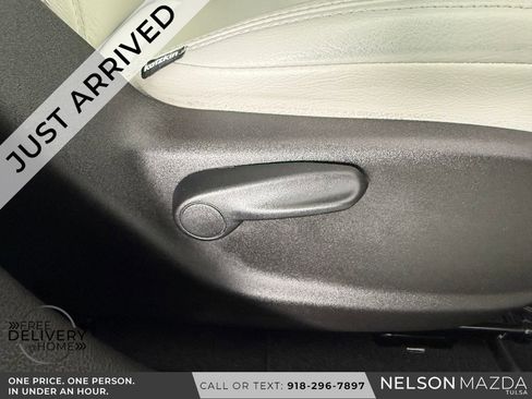 Used 2023 Jeep Renegade Latitude AWD/4WD image 44