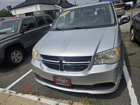 Used 2012 Dodge Grand Caravan American Value Package FWD image 2