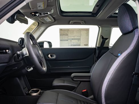 Certified 2025 MINI Cooper 2-Door Hardtop image 17