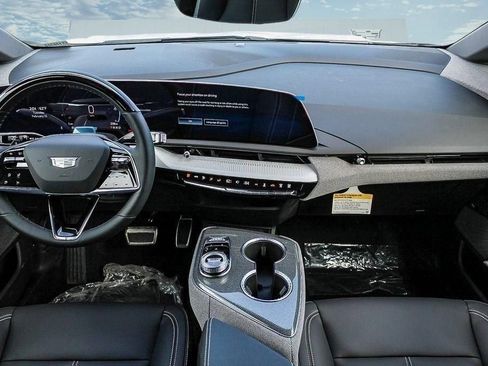 Certified 2025 Cadillac Optiq Sport 1 AWD/4WD image 14
