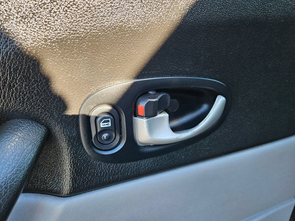 Used 2005 Saturn Vue AWD V6 w/ Comfort Pkg image 19