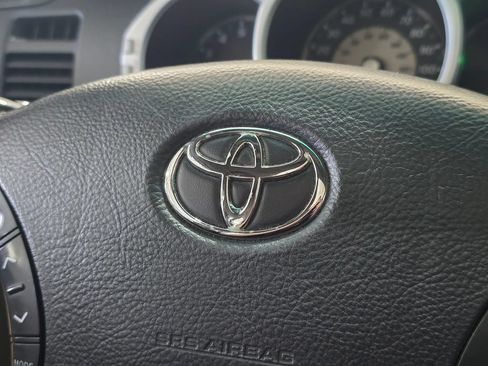 Used 2005 Toyota 4Runner SR5 AWD/4WD image 19
