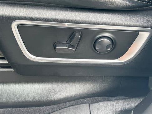 Used 2025 RAM 1500 Laramie AWD/4WD image 16