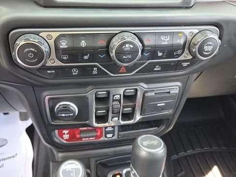 Used 2023 Jeep Wrangler Unlimited Rubicon w/ Cold Weather Group AWD/4WD image 22