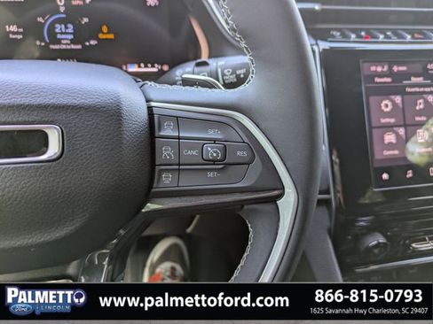 Used 2023 Jeep Grand Cherokee L Laredo image 25