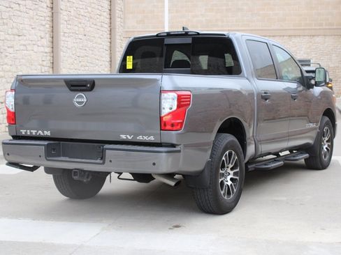 Used 2024 Nissan Titan SV w/ SV Convenience Package image 3