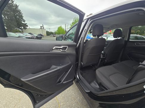 Used 2025 Kia Sportage LX FWD image 15