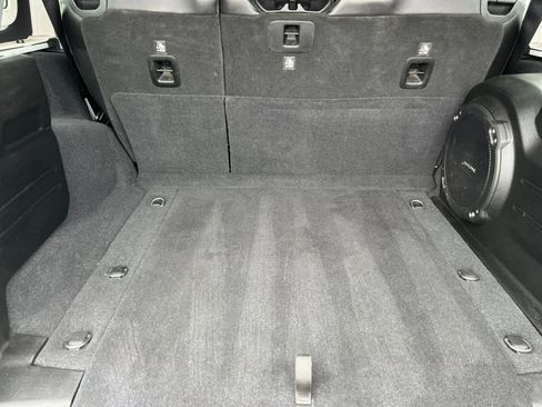Used 2018 Jeep Wrangler Unlimited Rubicon AWD/4WD image 15