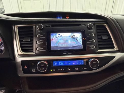 Used 2015 Toyota Highlander Plus FWD image 16