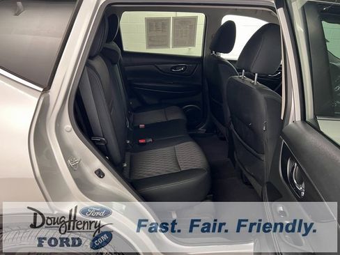 Used 2017 Nissan Rogue SV w/ SV Premium Package image 35