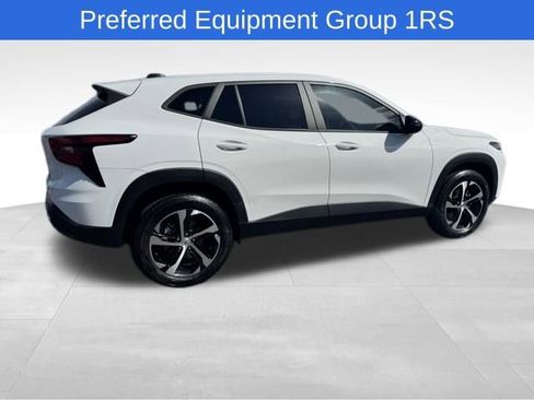 Used 2024 Chevrolet Trax RS w/ Driver Confidence Package FWD image 3