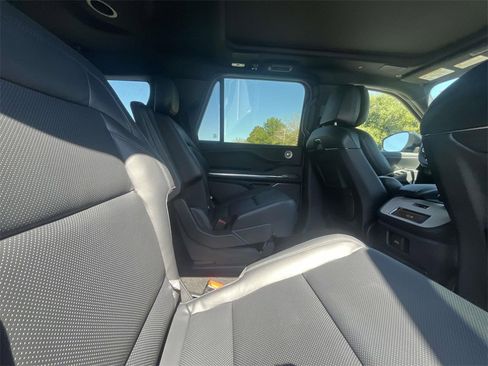 New 2025 Lincoln Navigator Reserve w/ Jet Appearance Package image 16