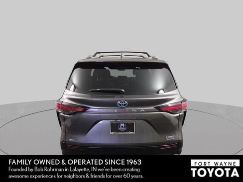 Used 2024 Toyota Sienna Limited AWD/4WD image 8